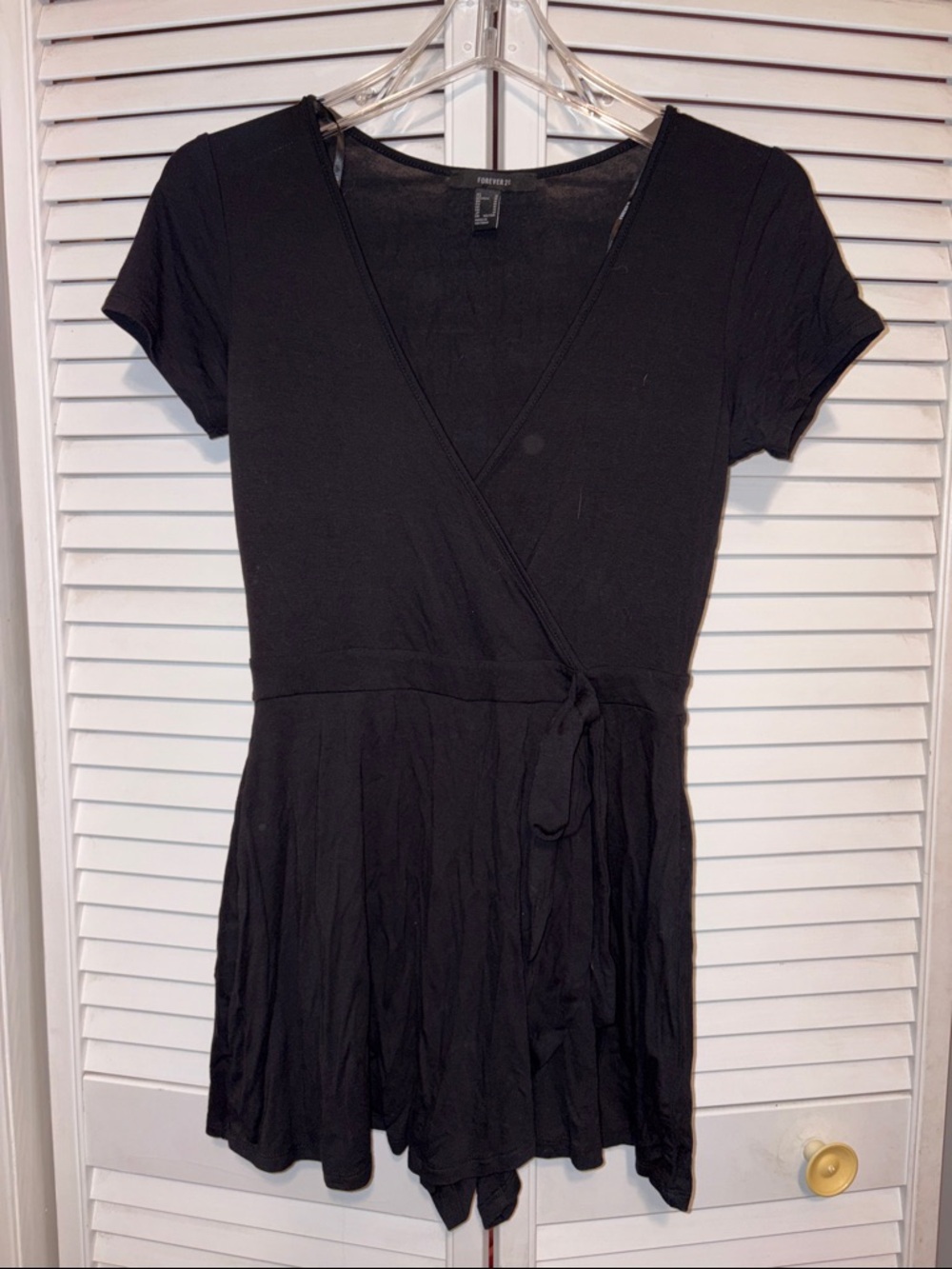 Forever 21 Black Wrap Faux Short-Sleeve Romper Size M